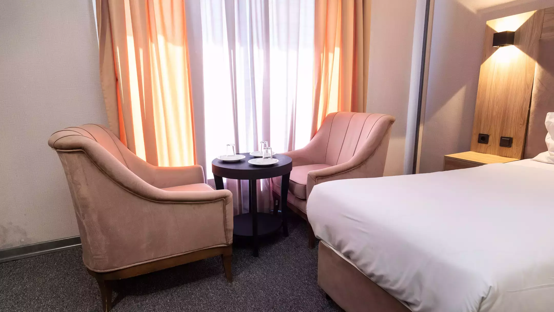 Alibaba https://cdn.alibaba.ir/ostorage/hotel-accommodation-images/670535c50fe27c5a5df8f7b5_66e9667579e696602f42e4e6_هتل آرامیس - اتاق سه تخته دبل سینگل (3).webp